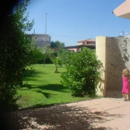- Bilocale Con Giardino Apartmán